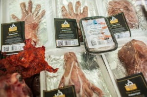 acougue-carne-humana-acao-resident-evil-6-marketing-com-limao-post03
