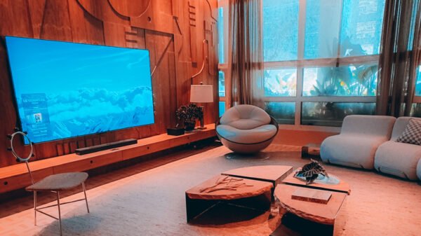 LG surpreende com TV OLED sem fio na CASACOR 2024