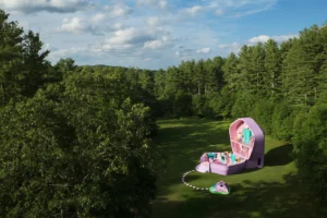 Casa da Polly Pocket ganha vida em experiência do Airbnb