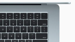 Apple apresenta novo MacBook Air com chip M4, nova cor azul-céu e preço reduzido