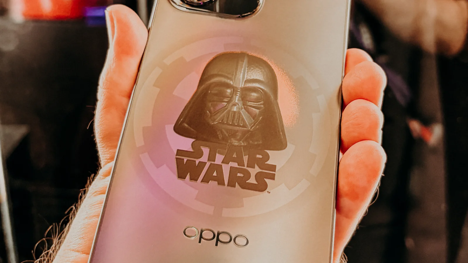OPPO estreia na CCXP25 com edição limitada de Star Wars